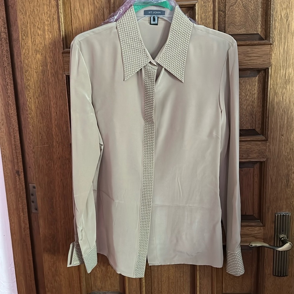 NWOT St. John size 12 beautiful studded silk blouse